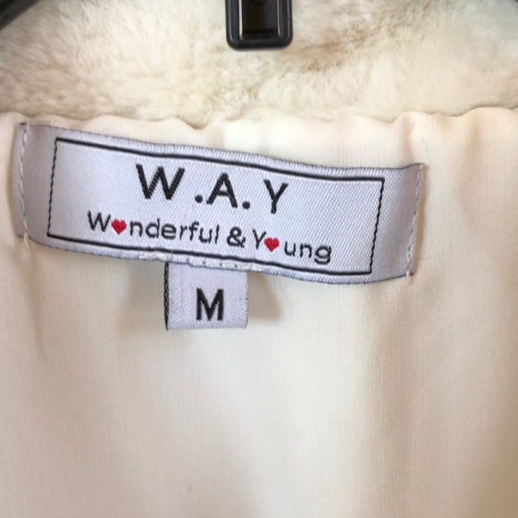 Wonderful&Young Plush Ivory Vest Size M - Picture 2 of 4